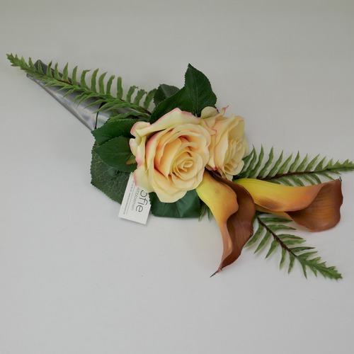 Oranje-gele bloemen in loden buidel