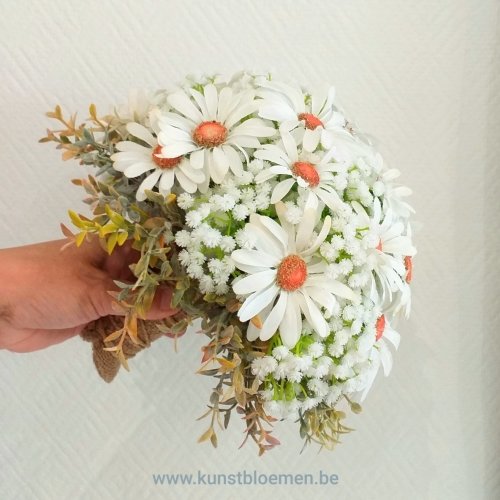 Bruidsboeket wit met Margrieten en Gypskruid