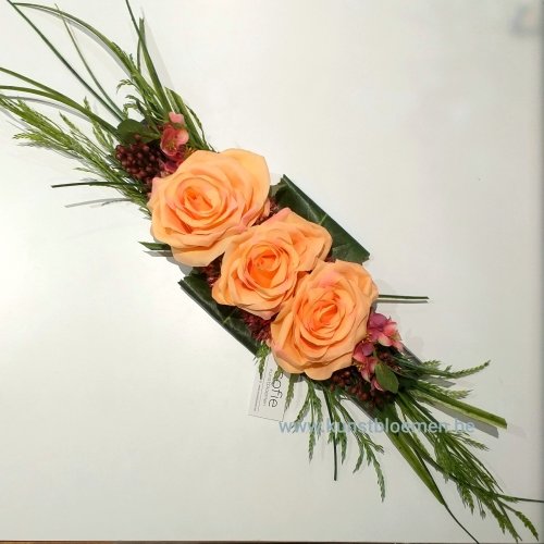 Kunstbloemen - Okerkleurige rozen op loden drager kunstbloemen.be