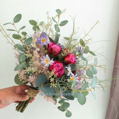 Kunstbloemen - Bruidsboeket in speelse/luchtige stijl kunstbloemen.be